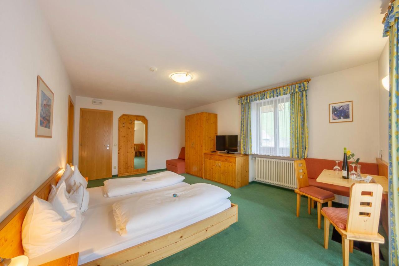 Hotel Garni Angerer Lutago Exterior photo